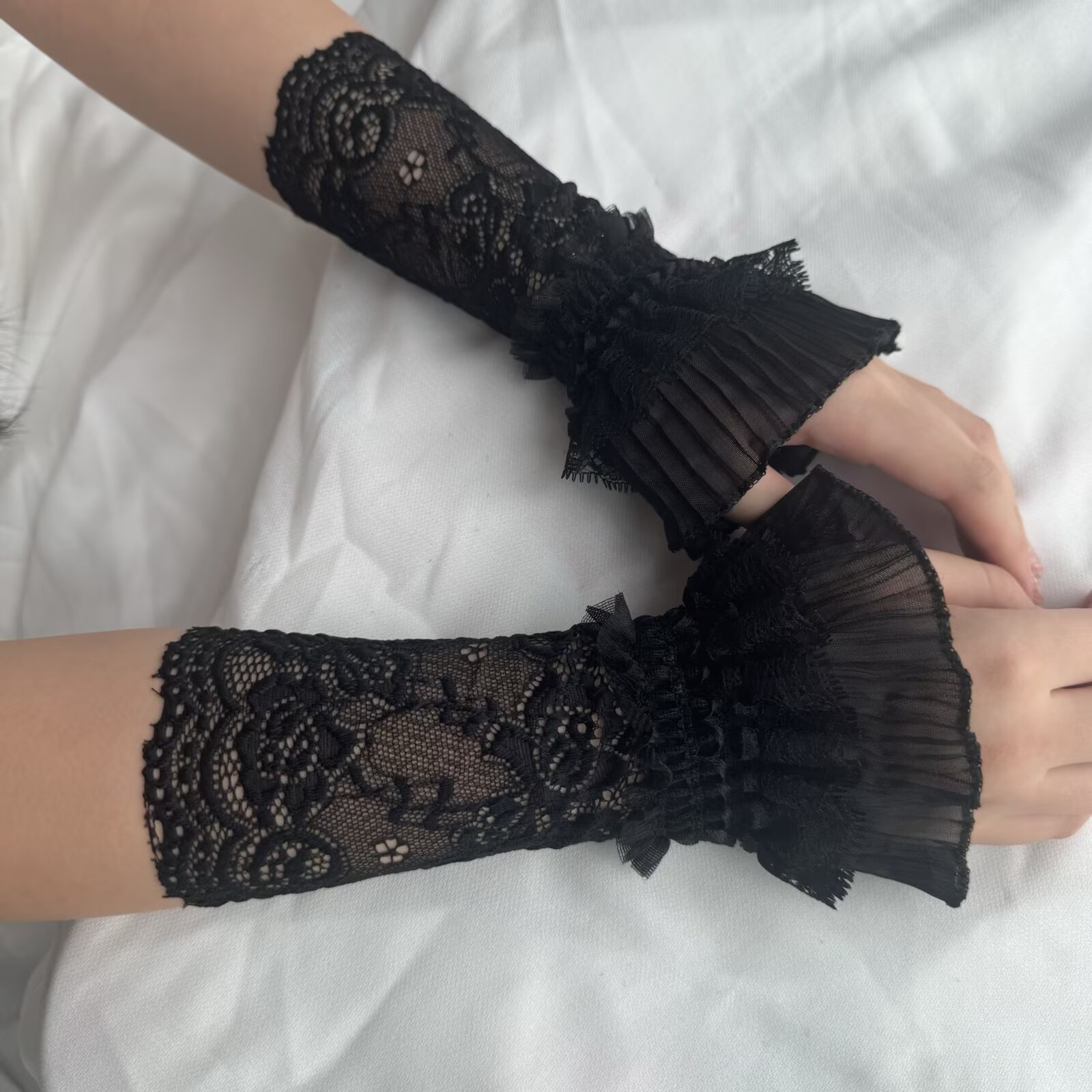 Lace Hollow Wrist Covers Trump - đánh giá và giá Men Accessories Elegant